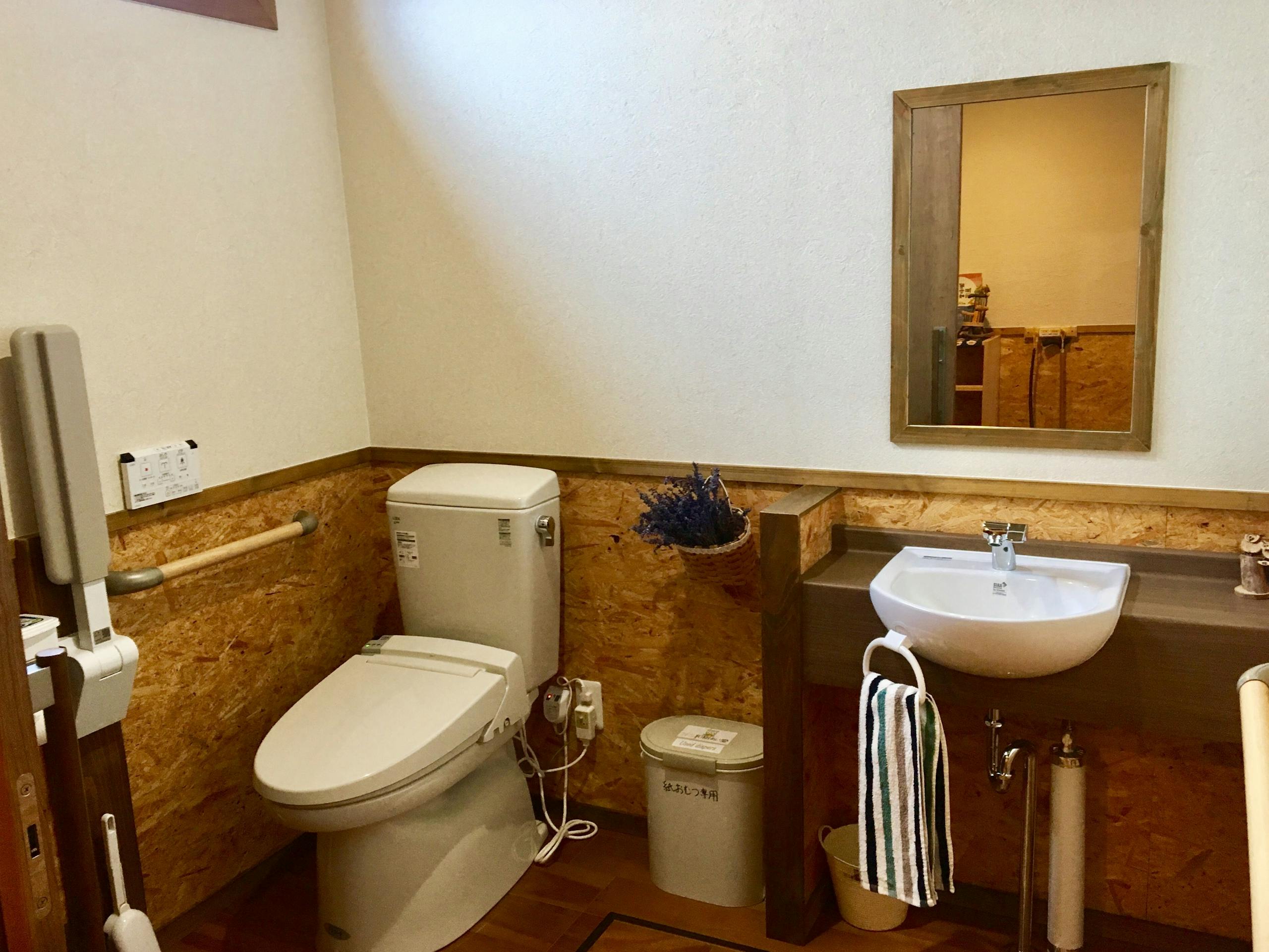 【カントリーコテージ和樹あい愛】バリアフリーメインコテージ（最大10名・125平米）のトイレ