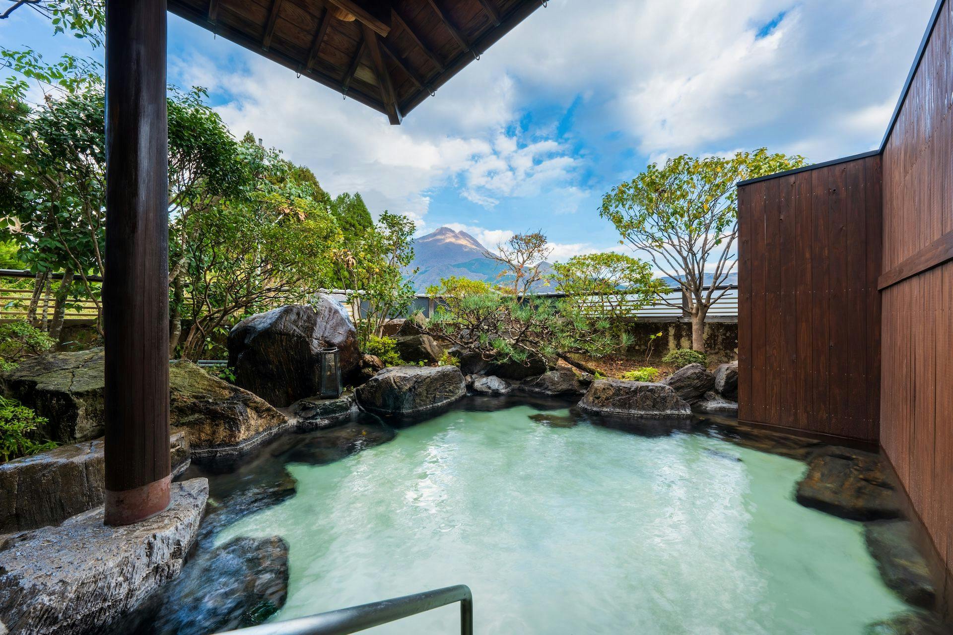 ห้องอาบน้ำรวม / อ่างอาบน้ำกลางแจ้ง