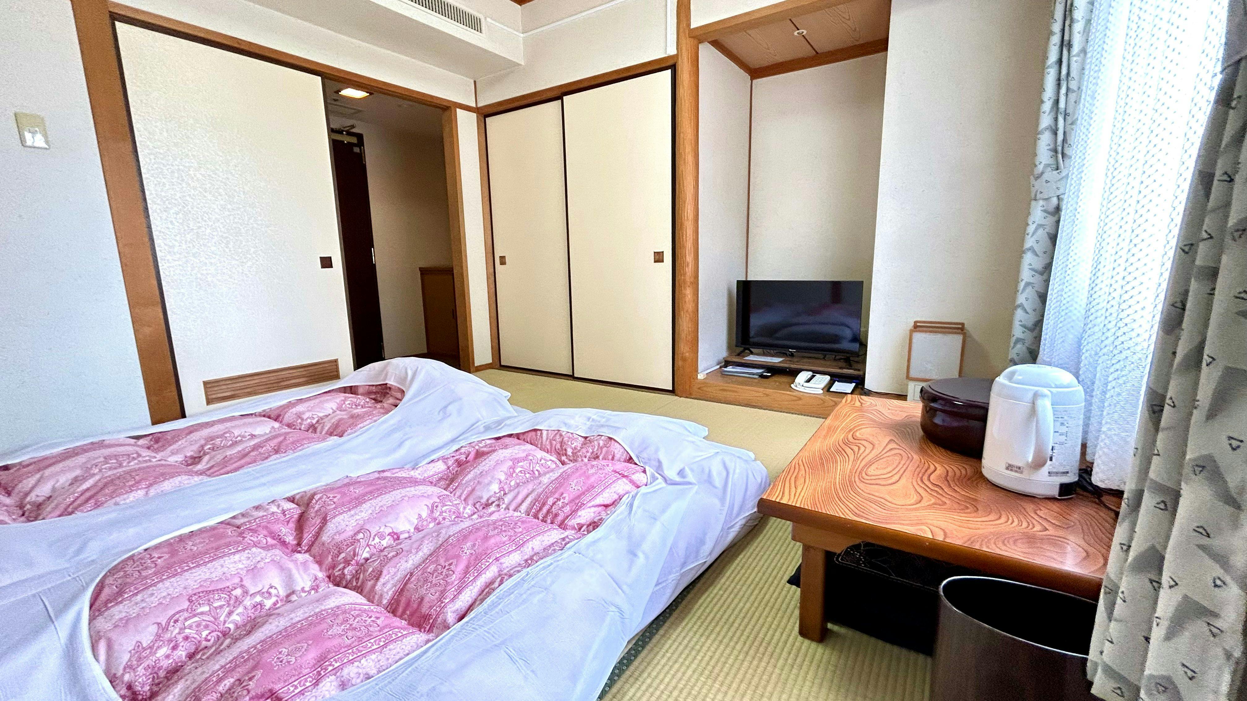 Japanese-style room with 6 tatami mats, suitable for 2 guests.