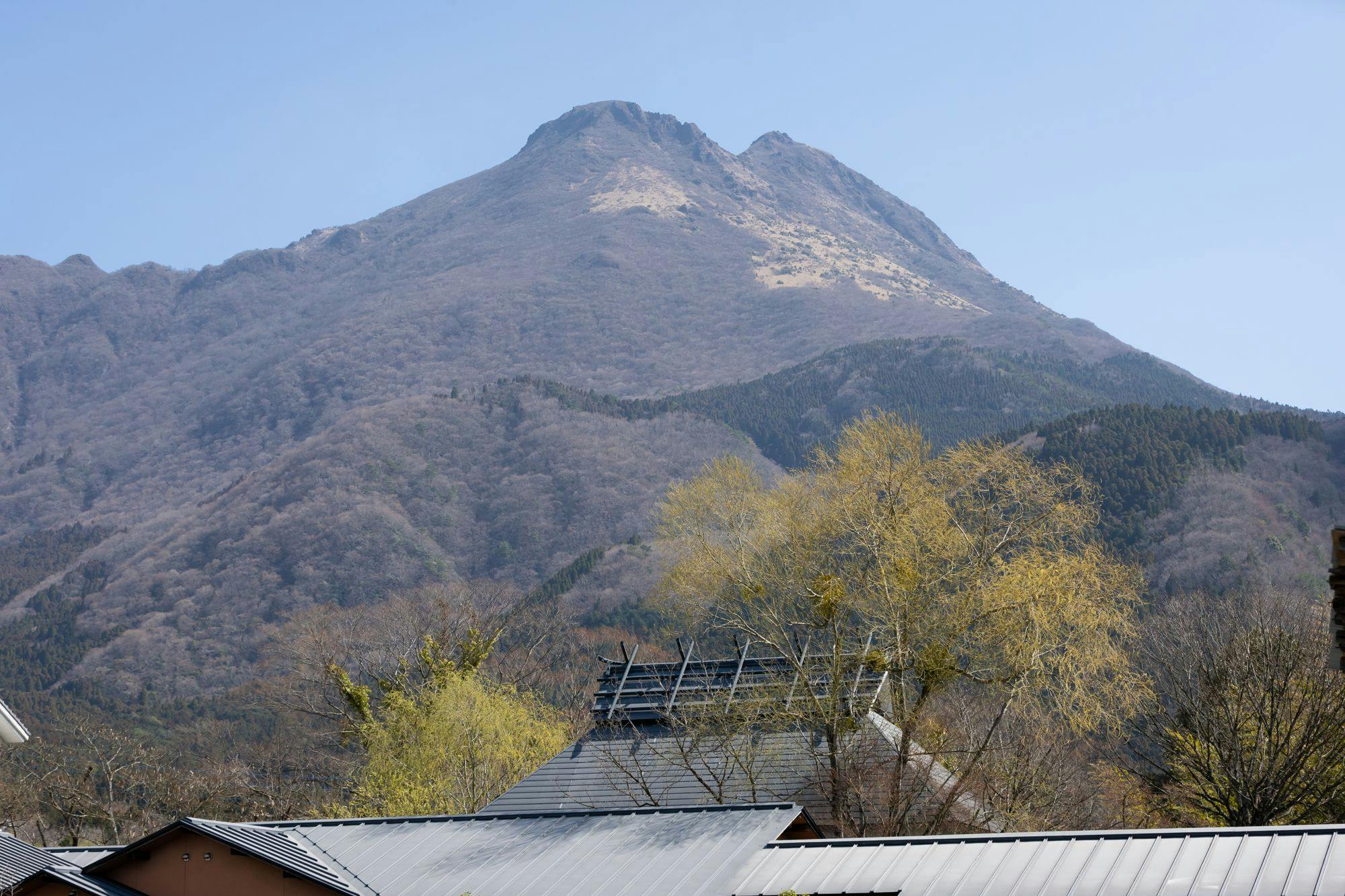 ภูเขายูฟุที่สูงตระหง่านอย่างสง่างาม