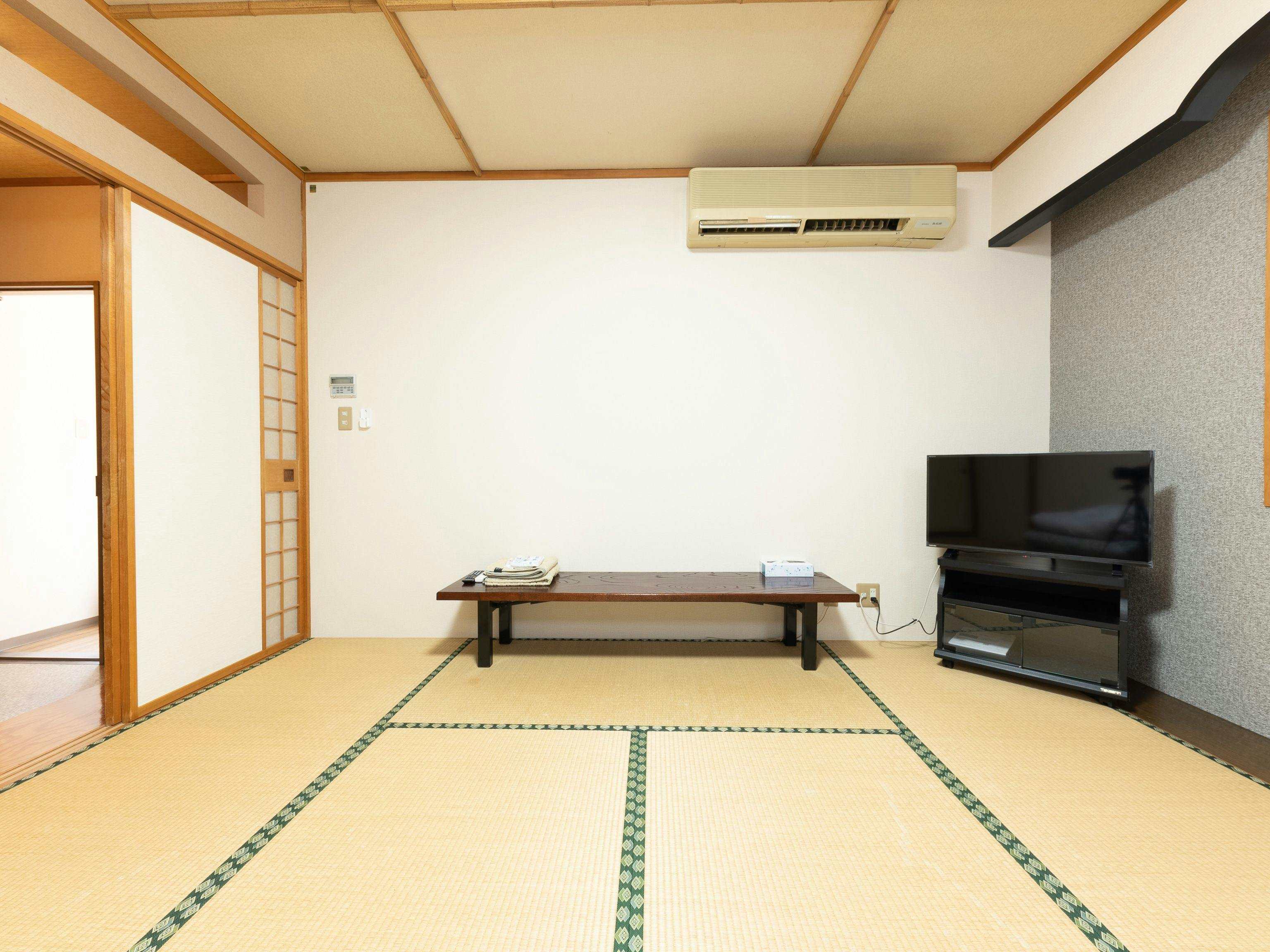 【ห้ามสูบบุหรี่】ห้องสไตล์ญี่ปุ่นสำหรับ 1-3 ท่าน (ห้องน้ำและห้องสุขาใช้ร่วมกัน)