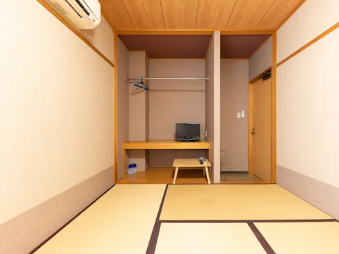 【สูบบุหรี่】ห้องสไตล์ญี่ปุ่นสำหรับ 1-2 ท่าน ห้องน้ำและห้องสุขาใช้ร่วมกัน