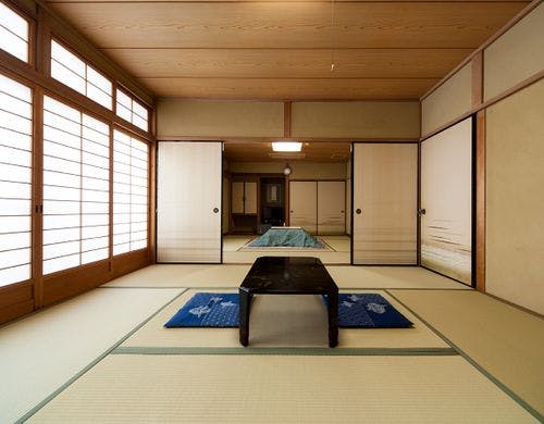 ・和室16畳（洗面所付・バストイレ共同）