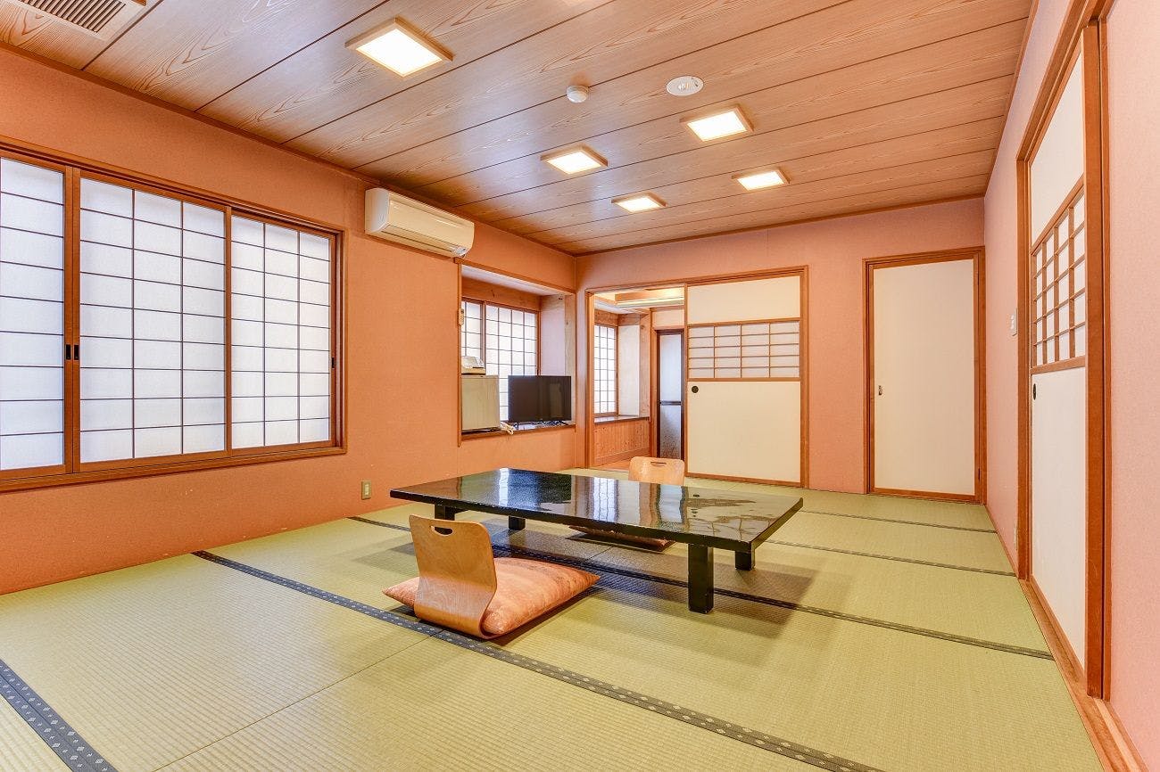 ห้องพักพร้อมอ่างอาบน้ำฮิโนกิ ขนาด 10 เสื่อทาทามิ