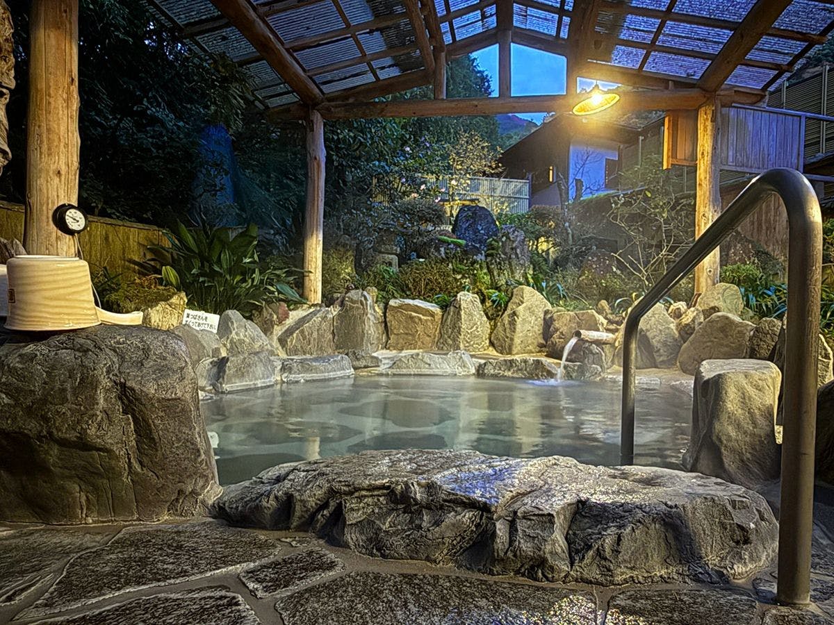 Tab mandi terbuka peribadi: Hana no Yu_Mata air panas yang pekat dan licin