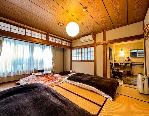 2F櫻の間・10畳＋洋間3畳・山の眺望