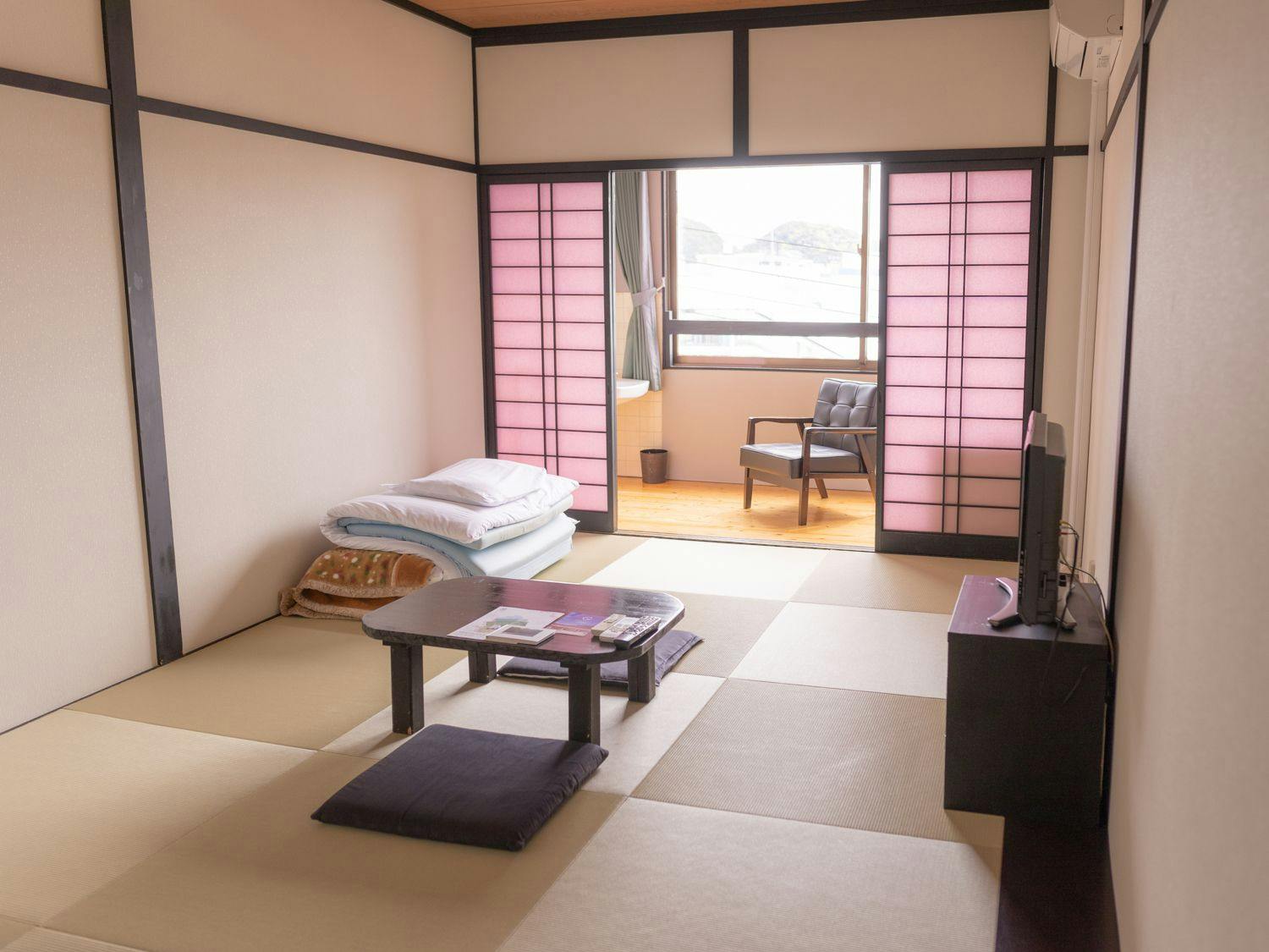 Inn Wakadake: Tuna and Local Sake Inn