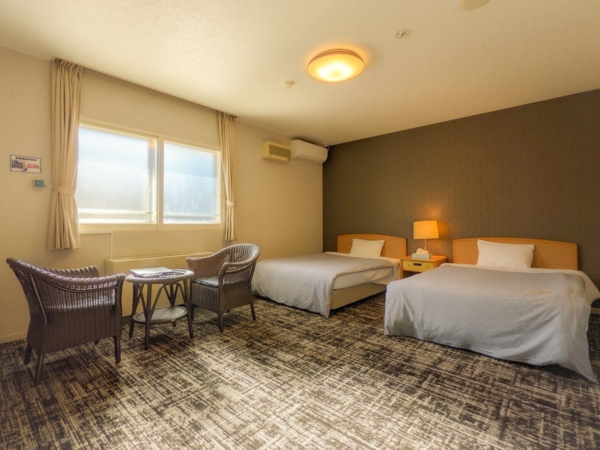 ห้องพักสไตล์ตะวันตกในอาคารหลัก