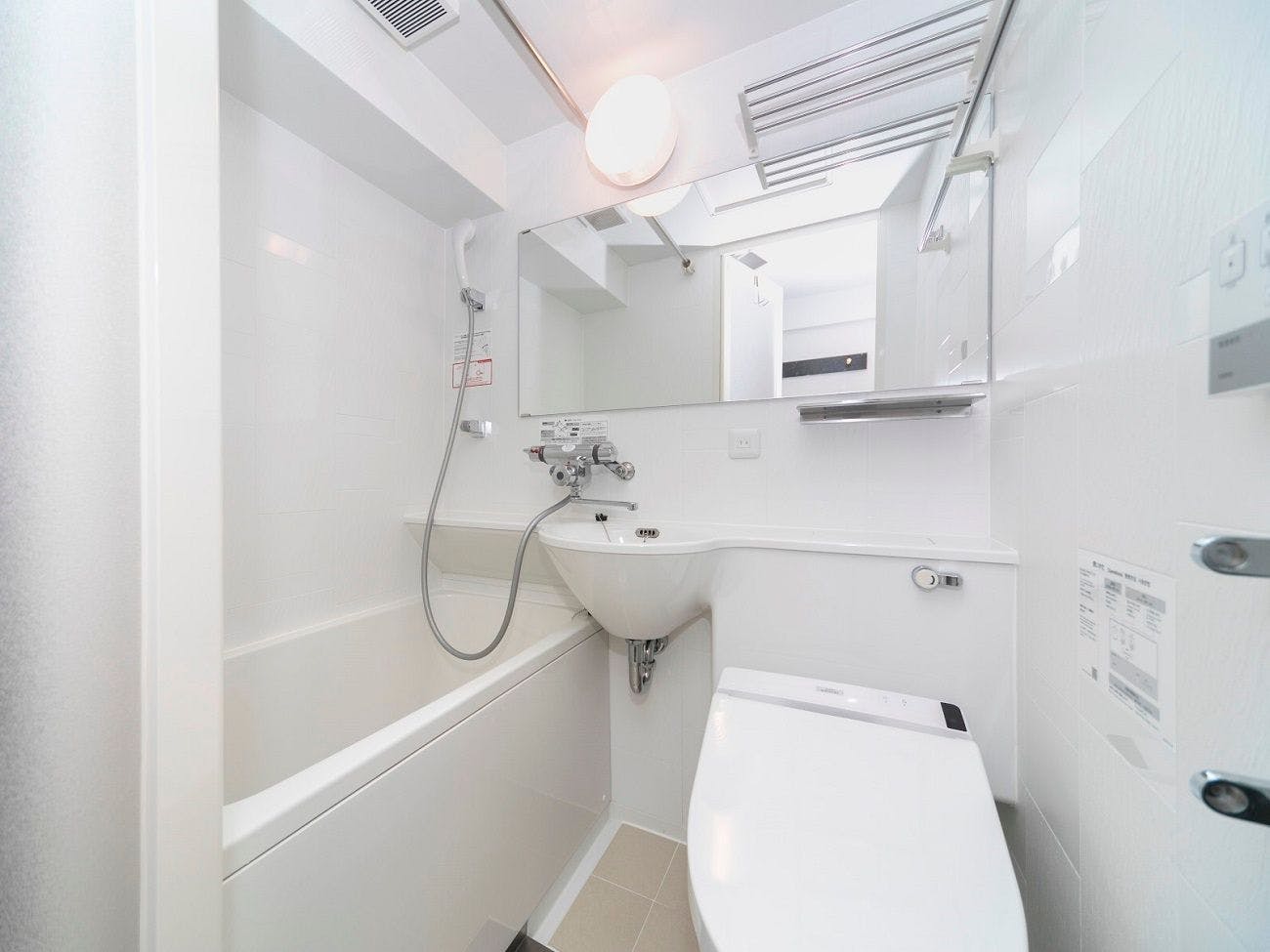 ห้องน้ำในตัว (บางห้อง)