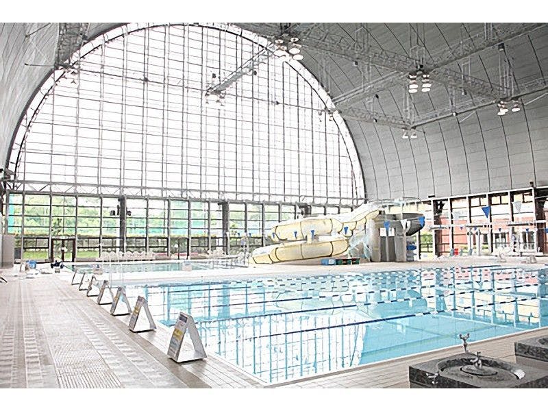 สระว่ายน้ำในร่มน้ำอุ่น_เวลาเปิดทำการ 9:00 น. ถึง 22:00 น.