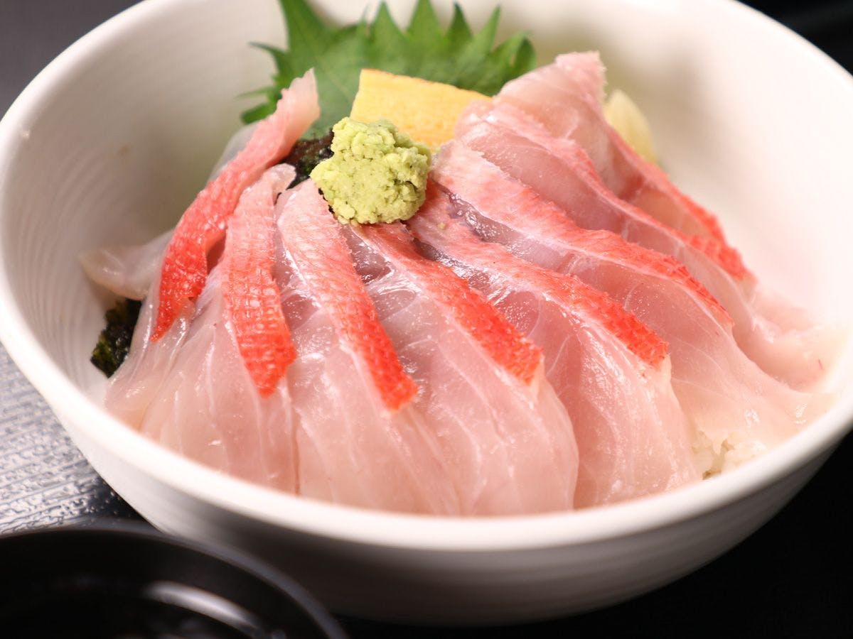 ข้าวหน้าปลาคินเมะ ชิโมดะ