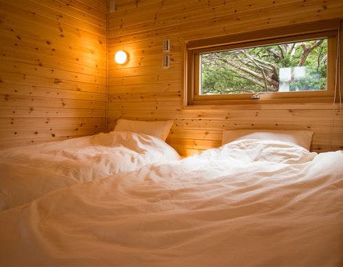 ・＜客室一例（ツイン）＞