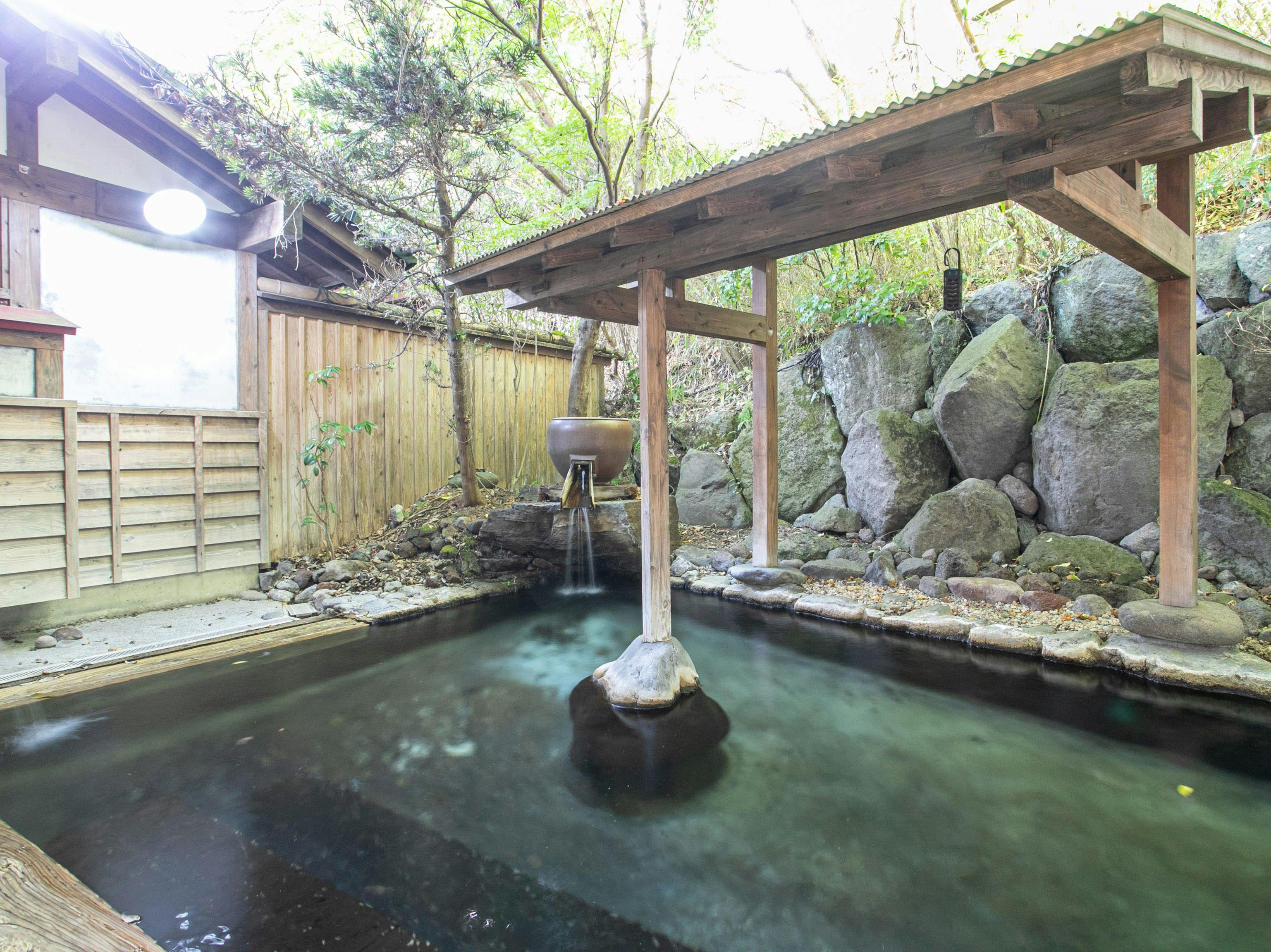 Yufuin Villa Shikisai Hotel
