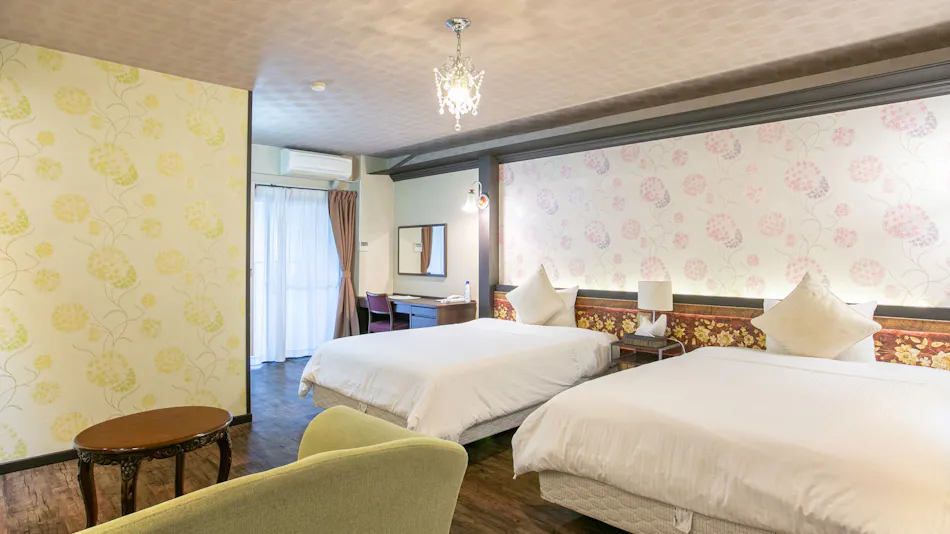 Yufuin Villa Shikisai Hotel