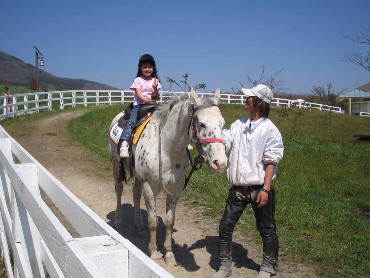 สัมผัสประสบการณ์ขี่ม้าที่ฮิรุเซ็นฮอร์สพาร์ค