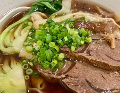 1階にレストラン「NIU台湾牛肉麺屋」併設