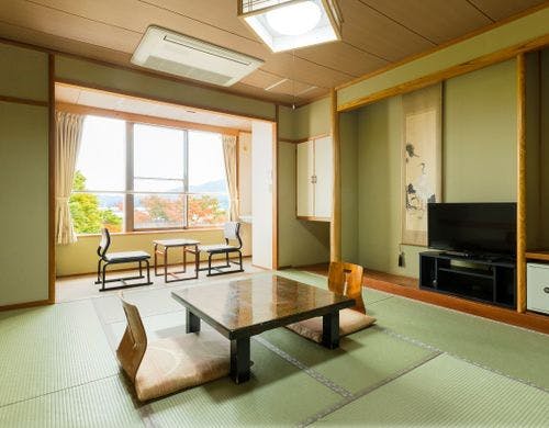 和室10畳バストイレ