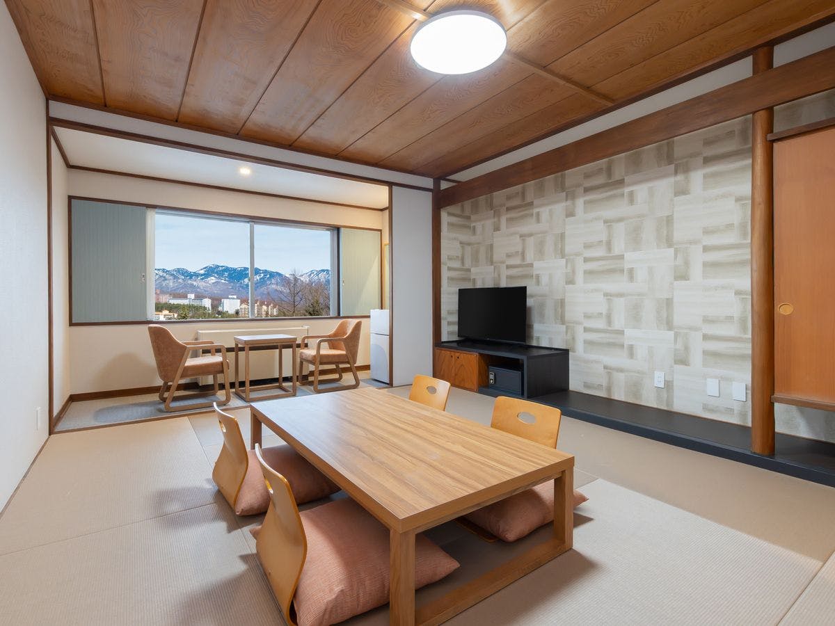 다다미 10조 크기의 일본식 객실