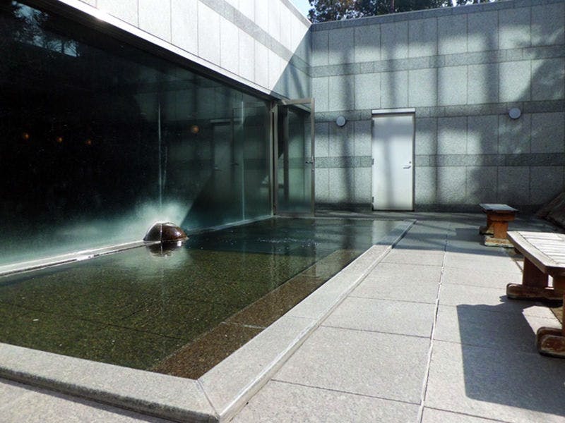 *อ่างอาบน้ำกลางแจ้งสำหรับผู้ชาย