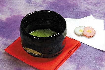 เราจะให้บริการคุณด้วยมัทฉะและวากาชิ