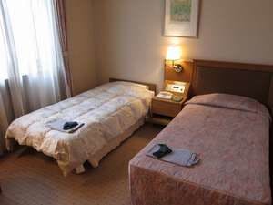 ห้องเดี่ยว + เตียงเสริม