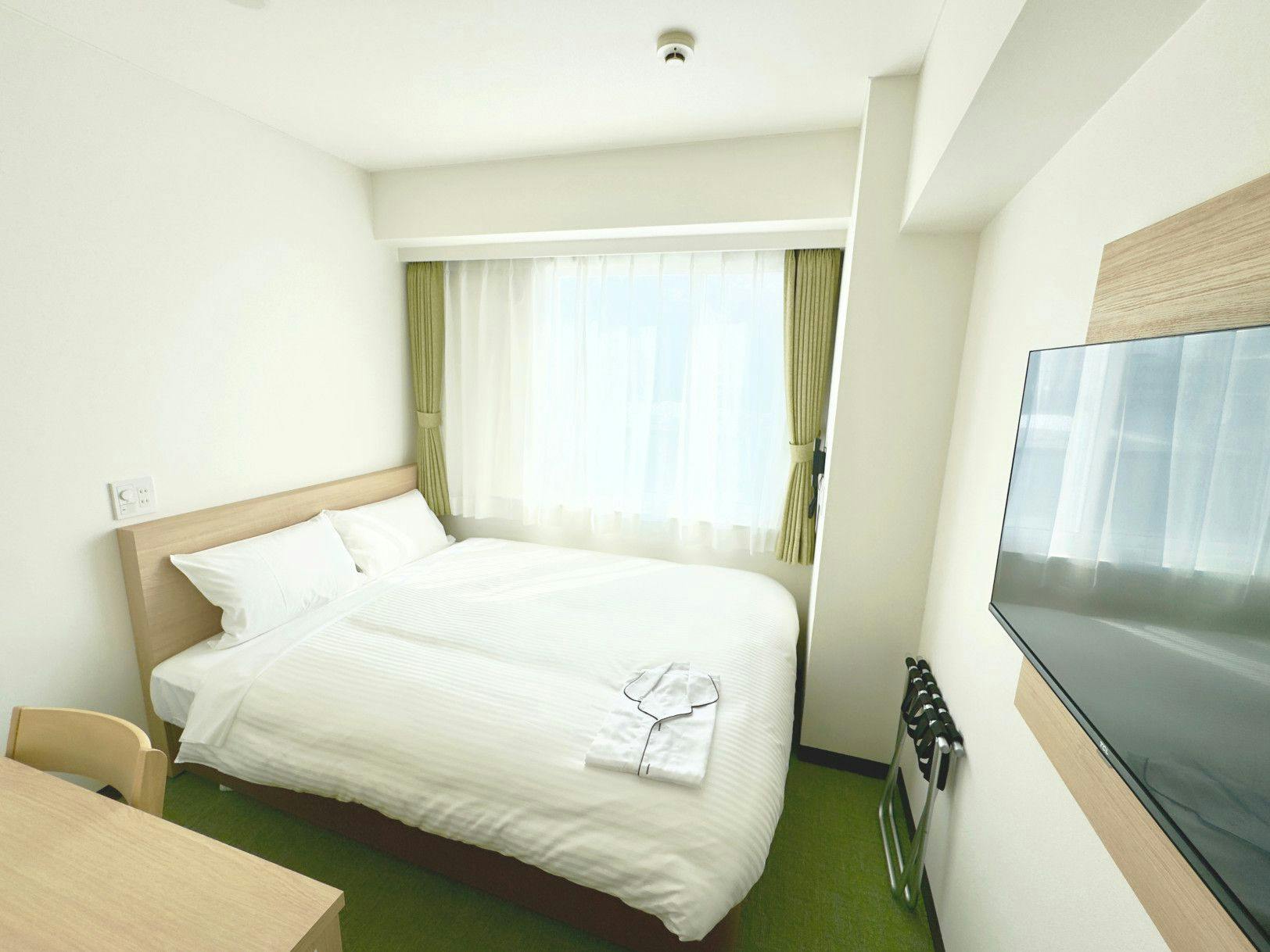 小型雙人房（雙人床）