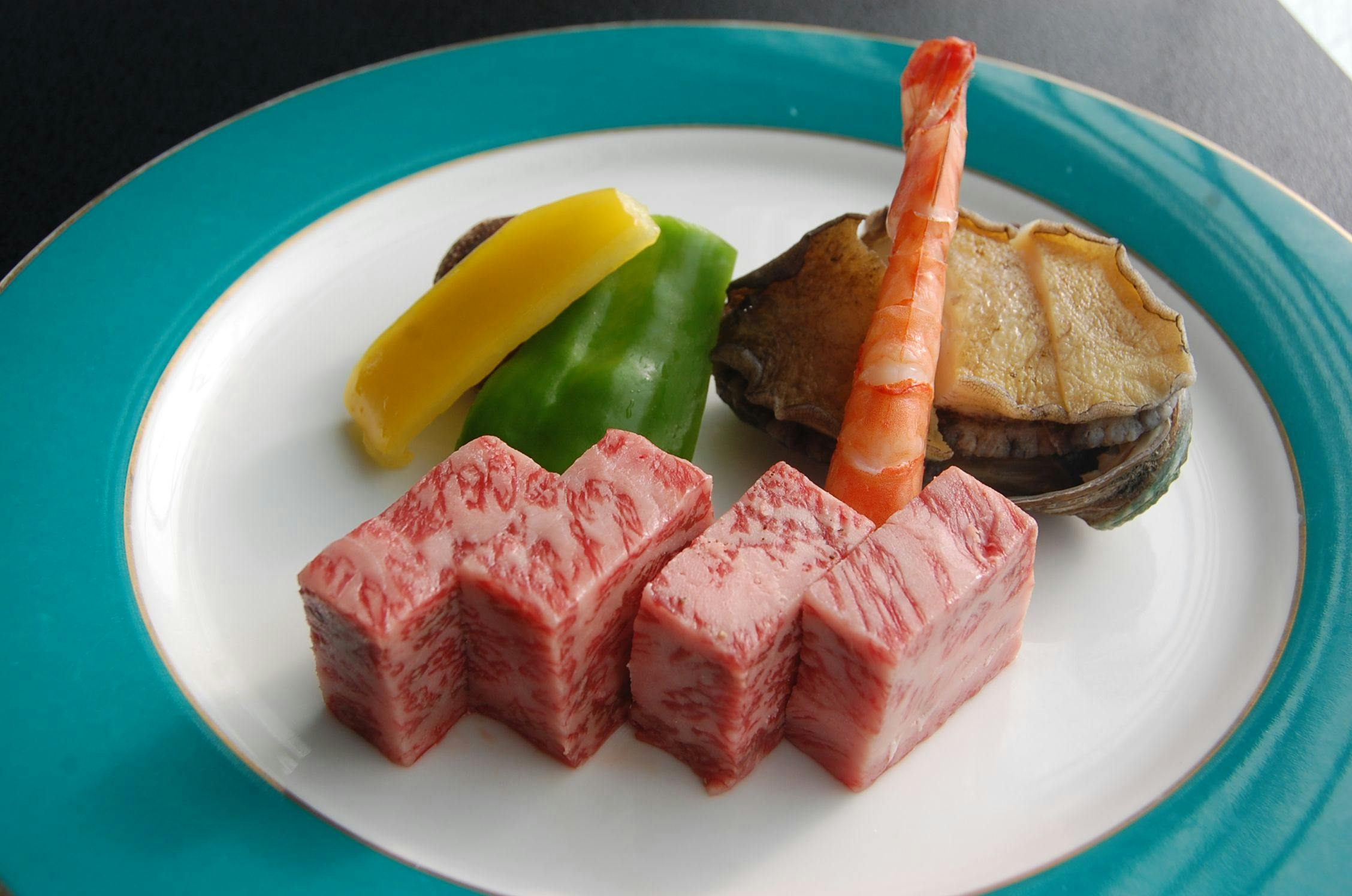 Sirloin A5 Wagyu Sendai dan Abalone Utuh