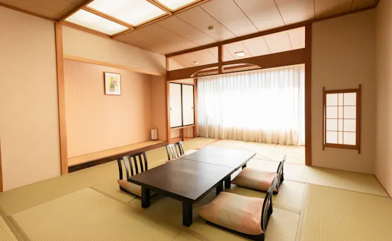 【Bebas Rokok】Bilik Jepun Sayap Barat 14 Tatami (dengan Bilik Mandi & Tandas)