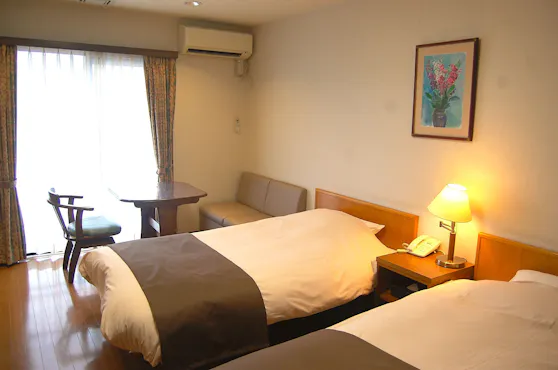 【Bebas Rokok】 Bilik Twin Gaya Barat di Sayap Timur (dengan Bilik Mandi & Tandas)