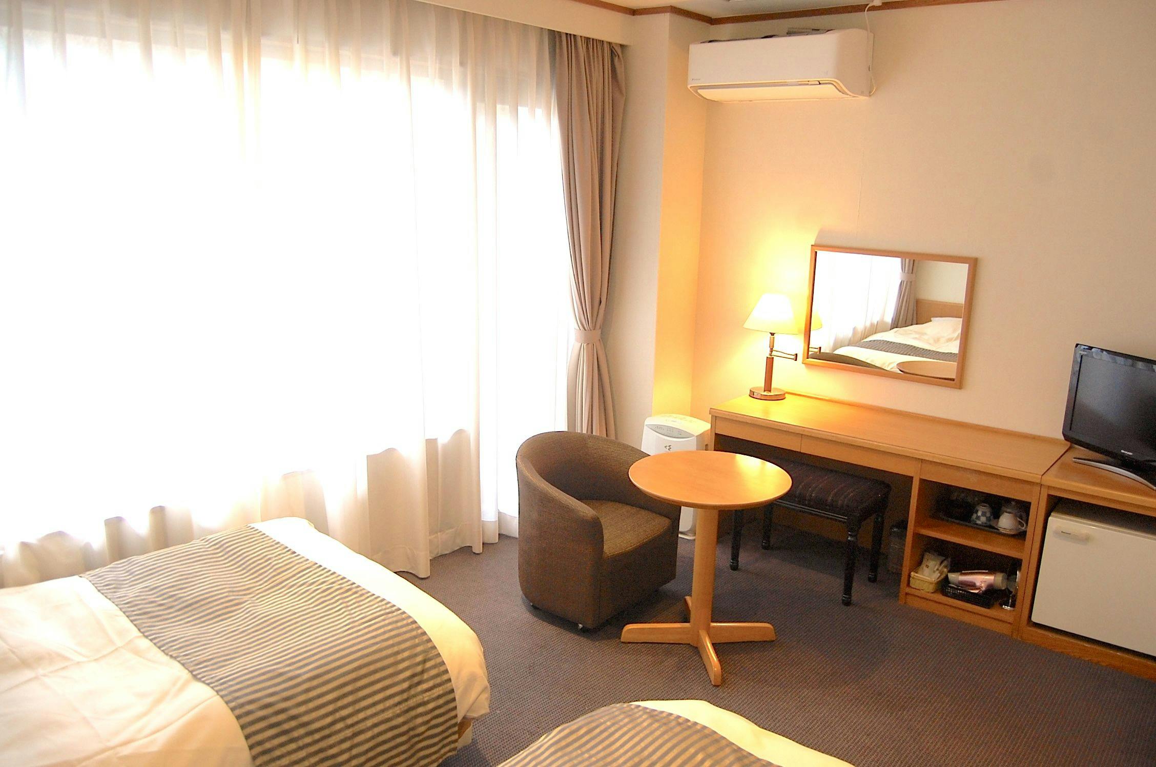 【Bebas Rokok】Bilik Twin Gaya Barat di Sayap Barat (dengan Bilik Mandi & Tandas)