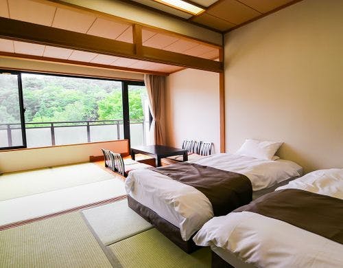 大浴場からもほど近い、純和風和室です。