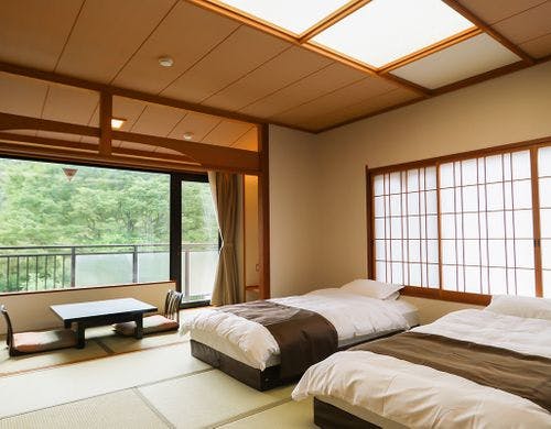 大浴場からも程近い、純和風和室です。