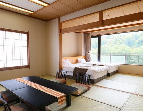 【禁煙】西館和洋室　10畳+7.5畳+ツイン