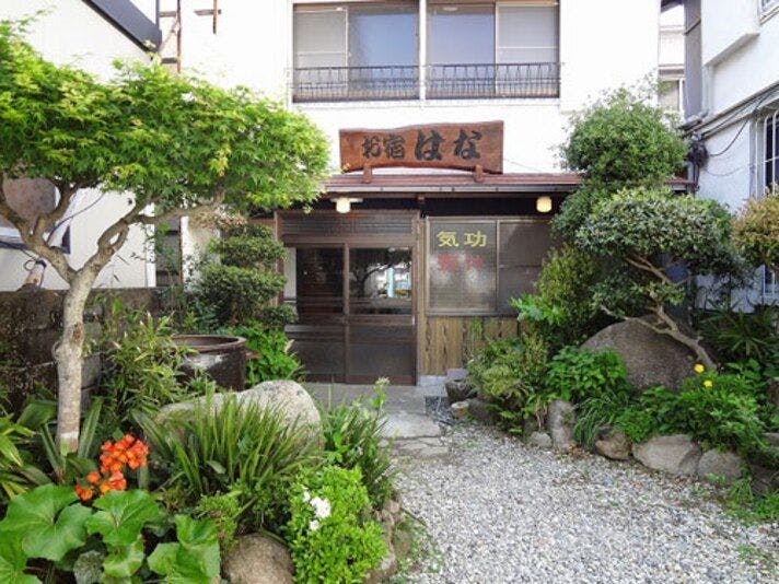 お宿 はな 紀伊勝浦駅から徒歩1分の民宿 3300円より 天然温泉 館内に気功整体院 和歌山県 デゴイチよく走る Sl沿線宿泊情報
