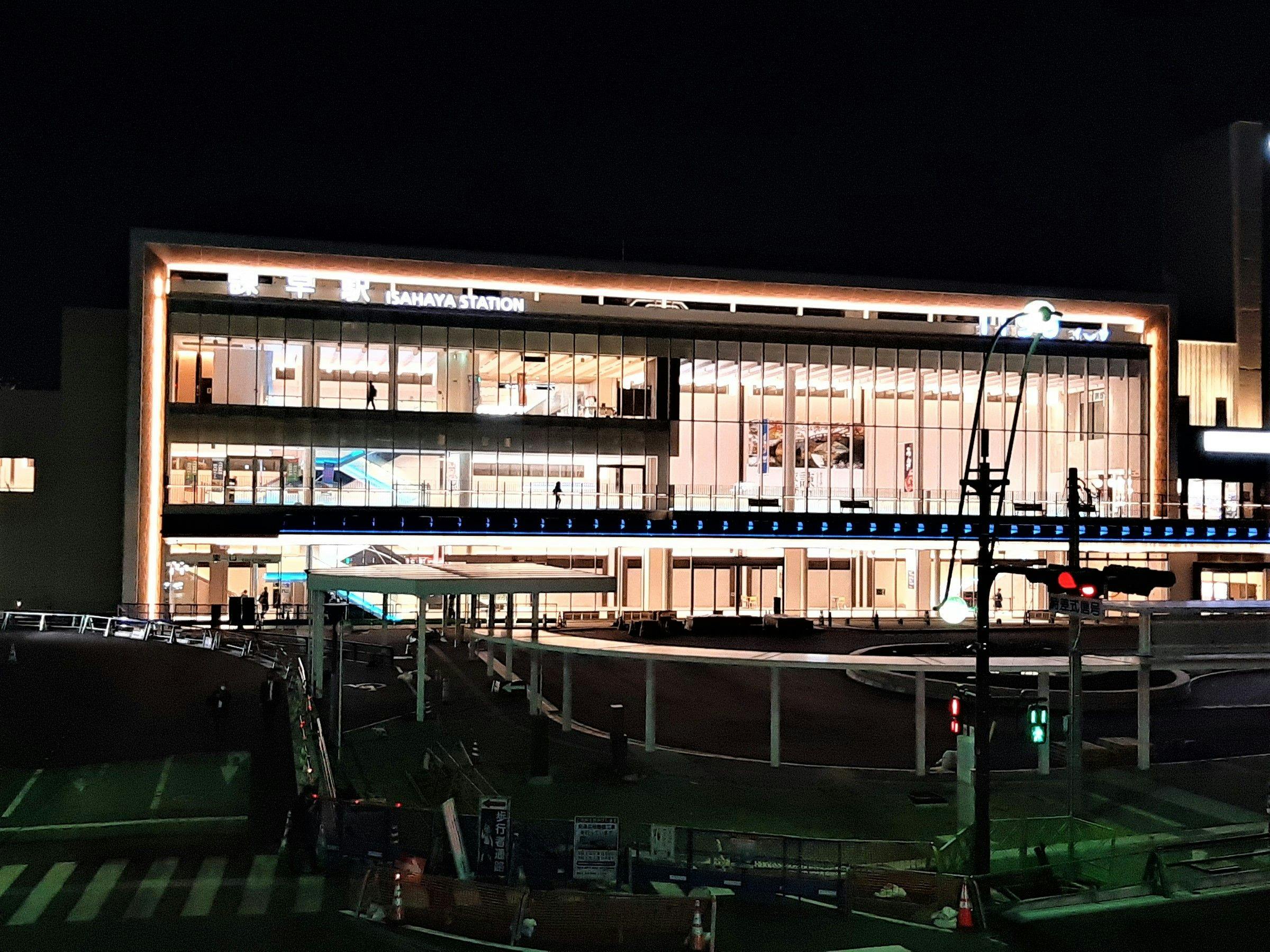 วิวกลางคืนของสถานีอิซาฮายะจากโรงแรม