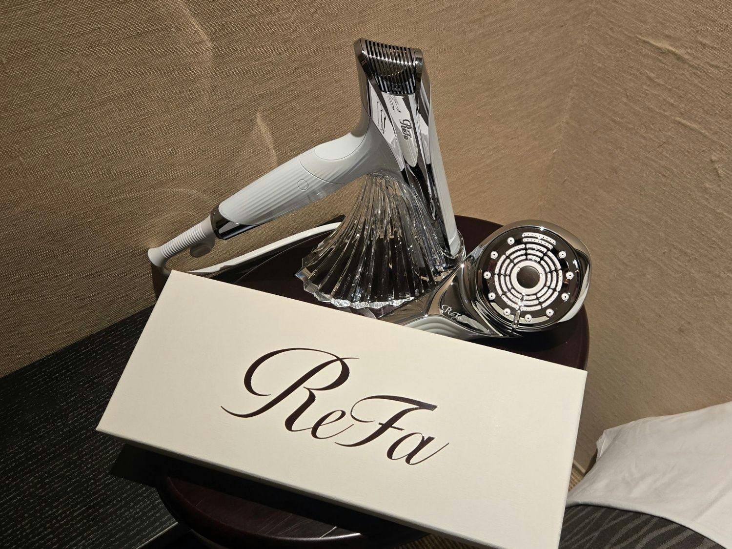 ไดร์เป่าผมและหัวฝักบัว ReFa