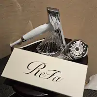 ไดร์เป่าผมและหัวฝักบัว ReFa