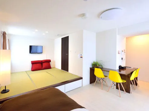 Kamar pribadi 303 / Ruang luas seluas 40 meter persegi.