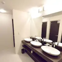 - Asrama / Kamar mandi bersama