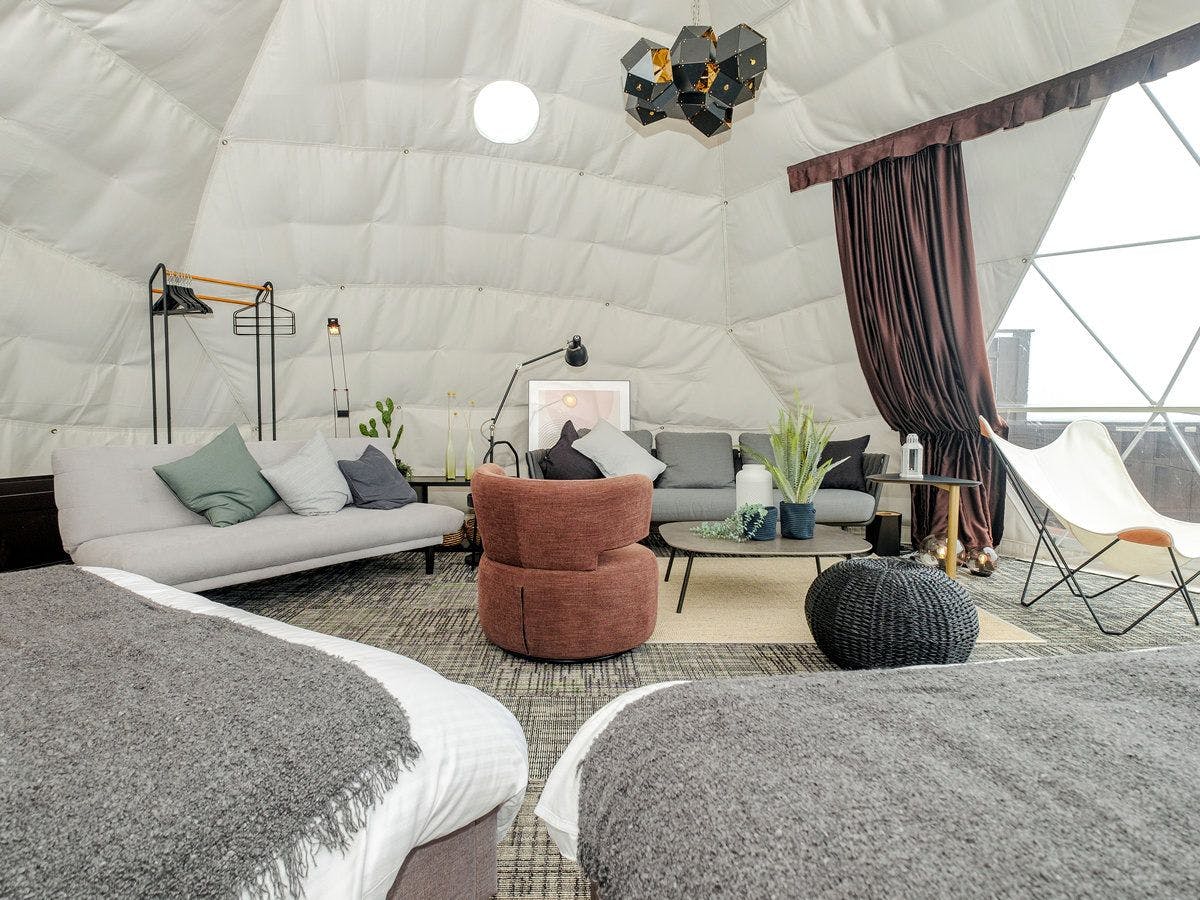 แกลมปิ้งโมเดิร์น