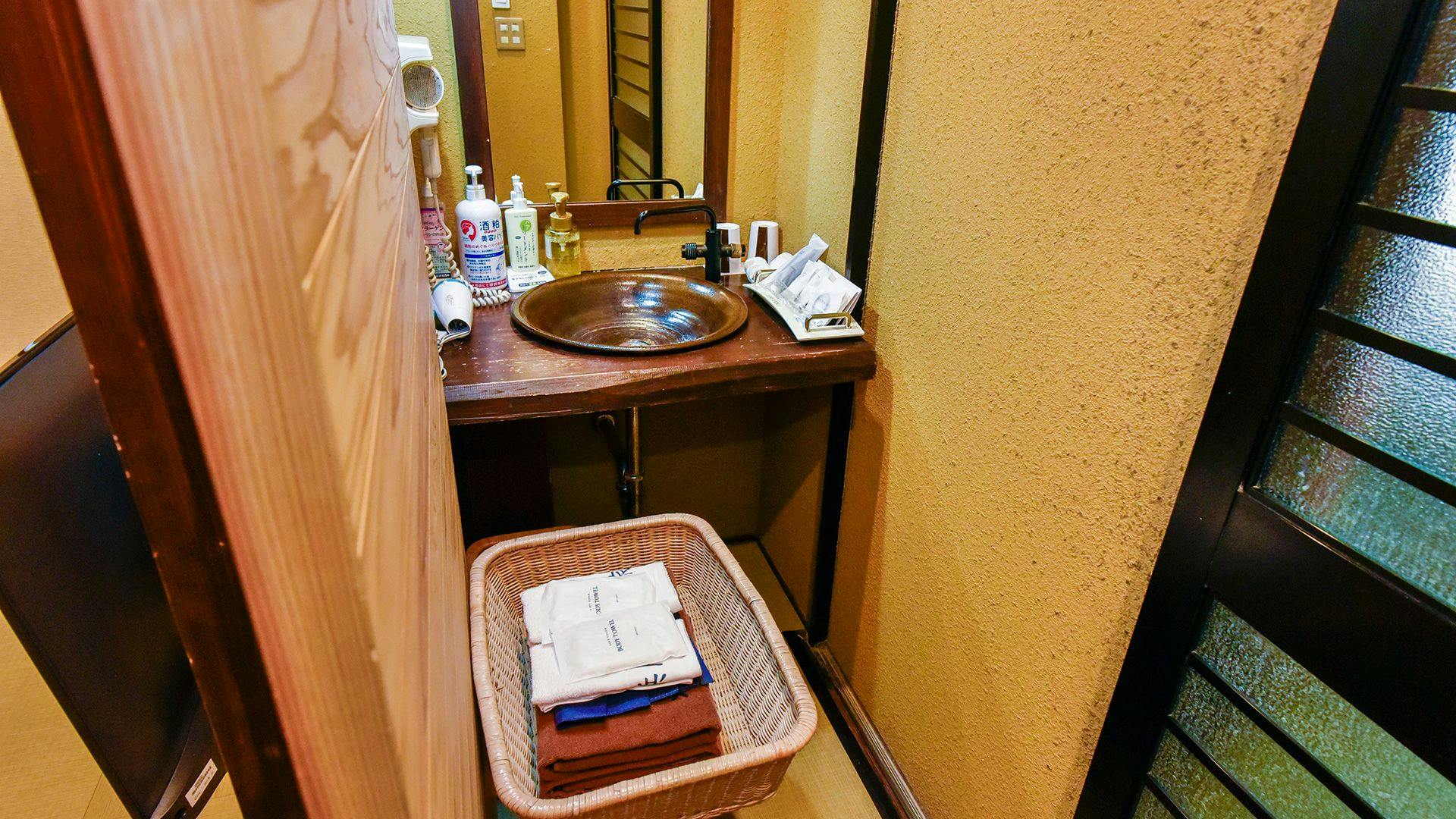 Hama Zen Ryokan: Inn with Semi-Open-Air Baths in All Guest Rooms