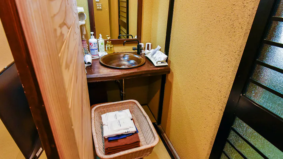 Hama Zen Ryokan: Inn with Semi-Open-Air Baths in All Guest Rooms