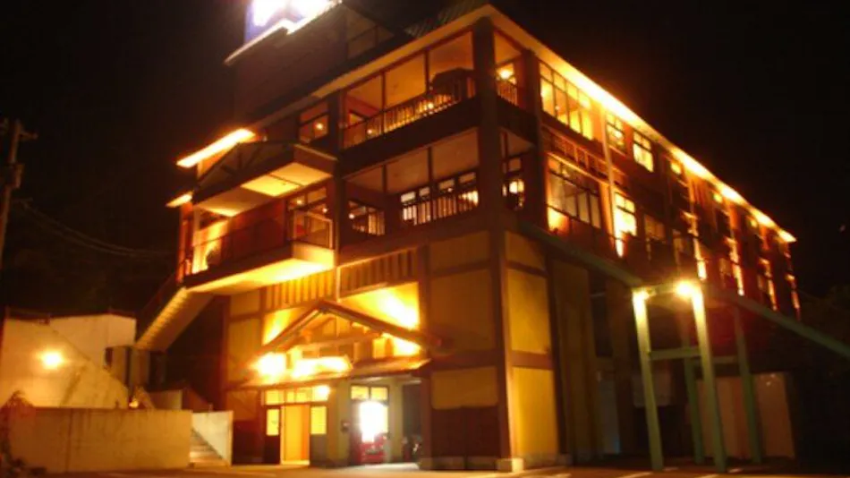 Hama Zen Ryokan: Inn with Semi-Open-Air Baths in All Guest Rooms