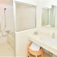 ห้องน้ำแยกเป็นสัดส่วนในทุกห้องพัก