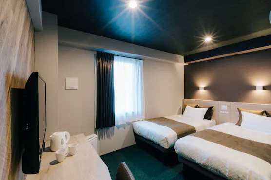 เป็นห้องพักแบบเตียงคู่ปลอดบุหรี่