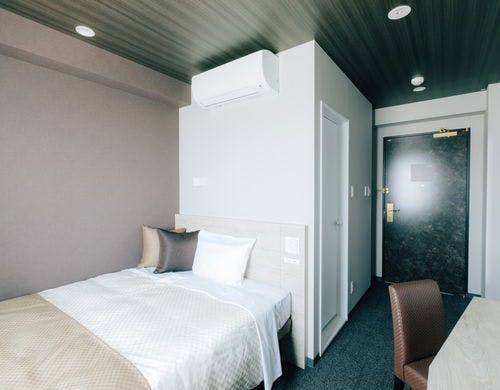 禁煙タイプのセミダブルルームとなります。