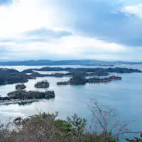 มองเห็นหมู่เกาะที่ลอยอยู่ในอ่าวมัตสึชิมะ