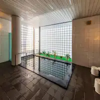 ห้องอาบน้ำสาธารณะในอาคาร