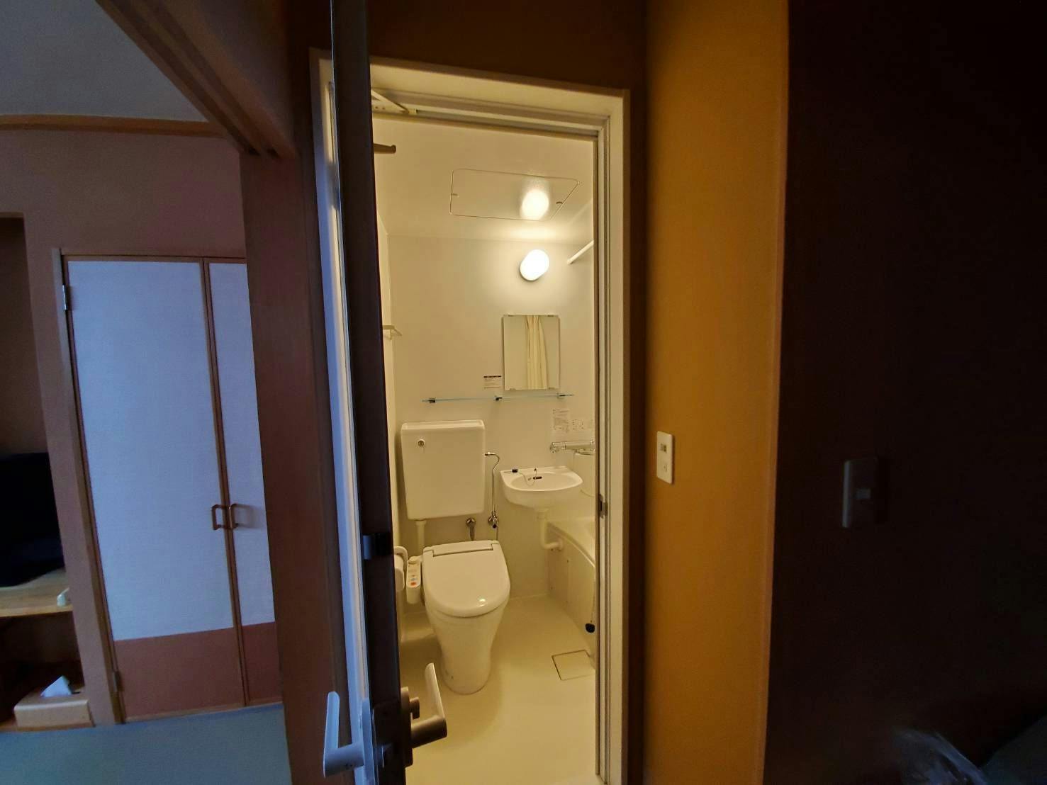 ห้องสไตล์ญี่ปุ่น 8 เสื่อทาทามิ พร้อมห้องน้ำในตัว