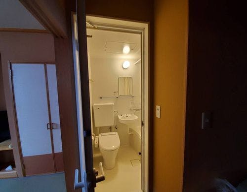 和室８畳、ユニットバス付き